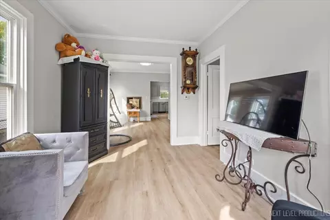 218 Forest Ave, Aurora, IL 60505 photo 4
