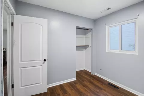 Bedroom - 6611 W 83rd St, Burbank, IL 60459 photo 3 of 5