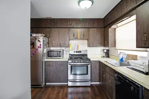 Kitchen - 6611 W 83rd St, Burbank, IL 60459 photo 1 of 1