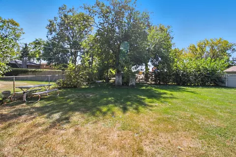 Exterior - 6611 W 83rd St, Burbank, IL 60459 photo 4 of 6