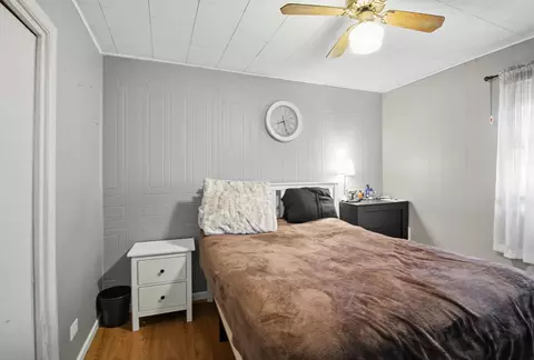 Bedroom - 6611 W 83rd St, Burbank, IL 60459 photo 4 of 5