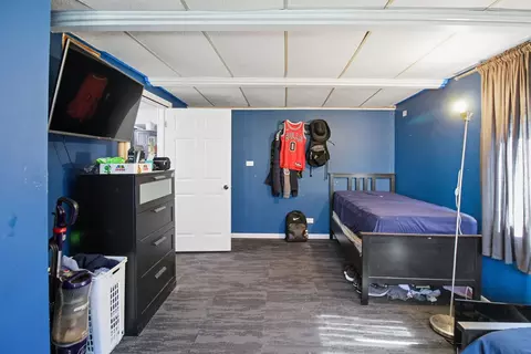 Bedroom - 6611 W 83rd St, Burbank, IL 60459 photo 5 of 5