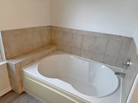 Bath - 782 Cameron Dr, Antioch, IL 60002 photo 4 of 5