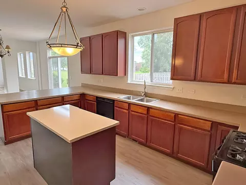 Kitchen - 782 Cameron Dr, Antioch, IL 60002 photo 3 of 6