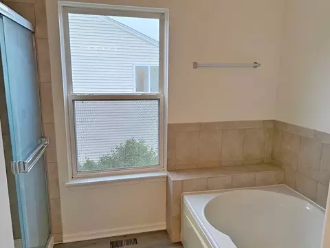Bath - 782 Cameron Dr, Antioch, IL 60002 photo 3 of 5