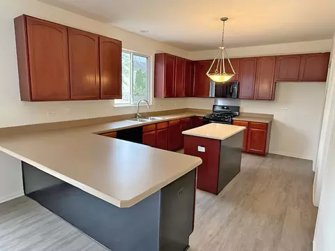 Kitchen - 782 Cameron Dr, Antioch, IL 60002 photo 2 of 6
