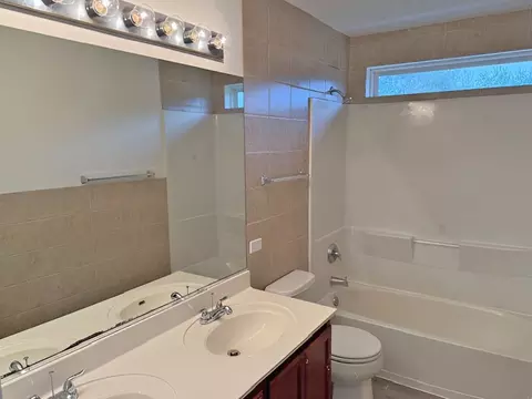 Bath - 782 Cameron Dr, Antioch, IL 60002 photo 2 of 5