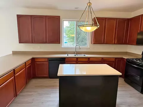 Kitchen - 782 Cameron Dr, Antioch, IL 60002 photo 4 of 6