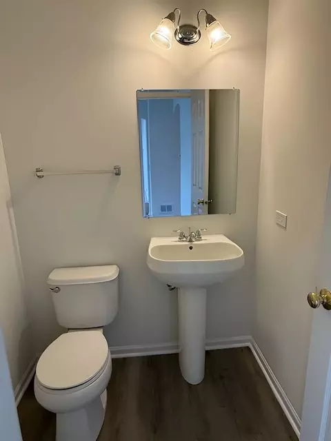 Bath - 782 Cameron Dr, Antioch, IL 60002 photo 1 of 5
