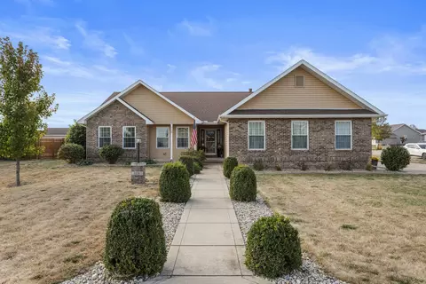109 N Heritage Dr, Fisher, IL 61843