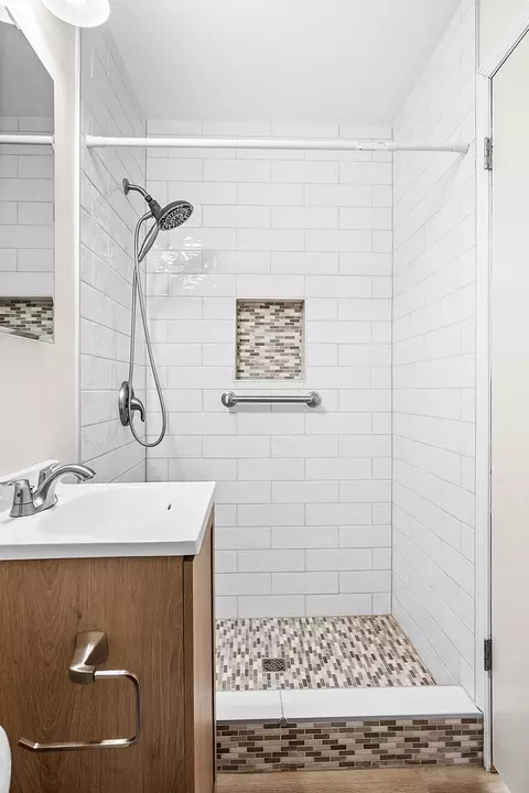Bath - 1402 Keller Rd, Normal, IL 61761 photo 2 of 4