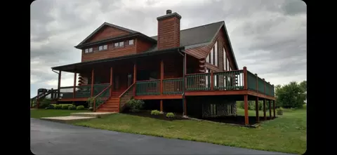 7330 N Crestview Rd, Stillman Valley, IL 61084