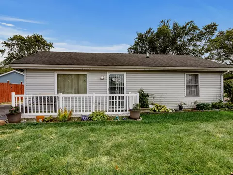 1820 Burry Circle Dr, Crest Hill, IL 60403
