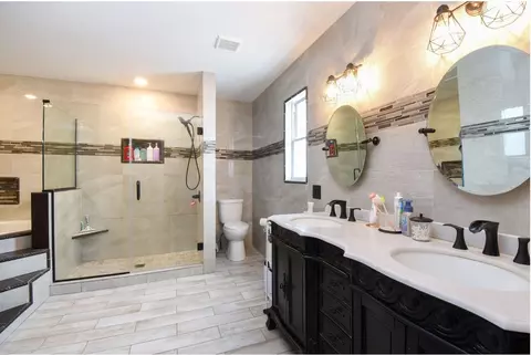 Bath - 615 Cartwright Trl, Mchenry, IL 60050 photo 2 of 4