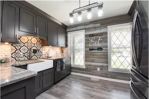 Kitchen - 615 Cartwright Trl, Mchenry, IL 60050 photo 2 of 3