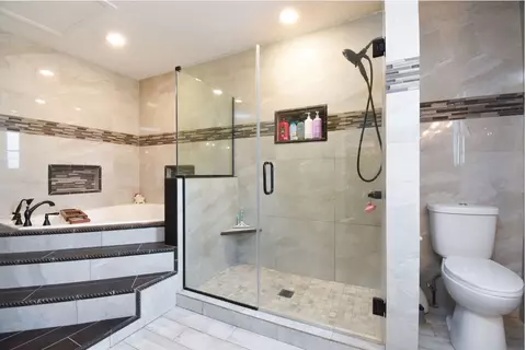 Bath - 615 Cartwright Trl, Mchenry, IL 60050 photo 1 of 4