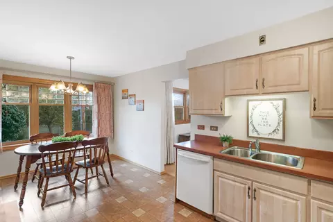 Kitchen - 147 Lance Dr, Des Plaines, IL 60016 photo 3 of 4