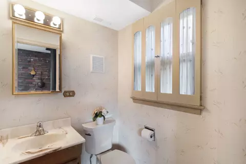 Bath - 147 Lance Dr, Des Plaines, IL 60016 photo 1 of 4