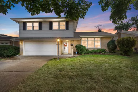 147 Lance Dr, Des Plaines, IL 60016