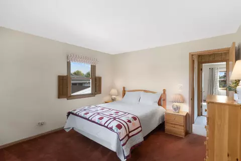 Bedroom - 147 Lance Dr, Des Plaines, IL 60016 photo 3 of 4