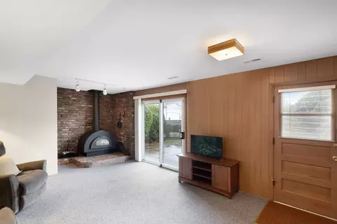 Living - 147 Lance Dr, Des Plaines, IL 60016 photo 4 of 5
