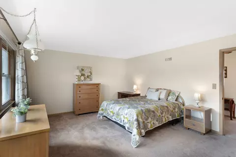 Bedroom - 147 Lance Dr, Des Plaines, IL 60016 photo 1 of 4