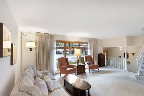 Living - 147 Lance Dr, Des Plaines, IL 60016 photo 2 of 5