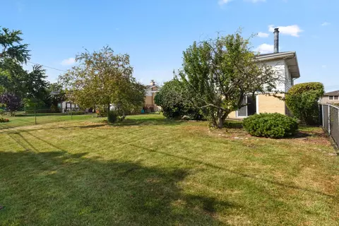 Exterior - 147 Lance Dr, Des Plaines, IL 60016 photo 4 of 4