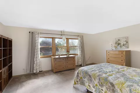 Bedroom - 147 Lance Dr, Des Plaines, IL 60016 photo 2 of 4