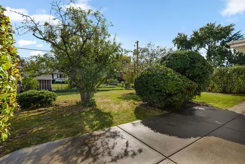 Exterior - 147 Lance Dr, Des Plaines, IL 60016 photo 2 of 4