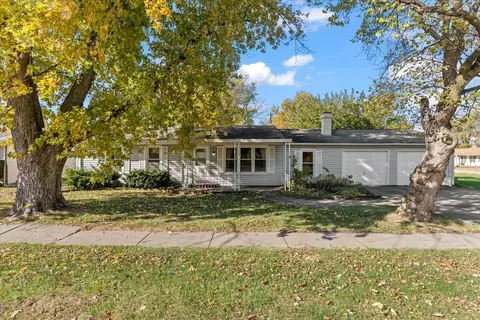 211 S Main St, Argenta, IL 62501