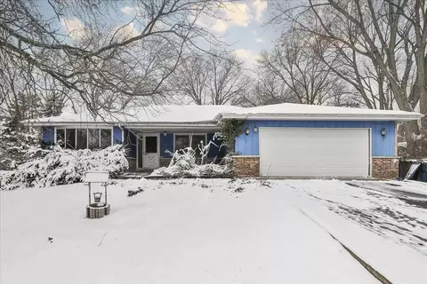 1326 Summit Dr, Schaumburg, IL 60193