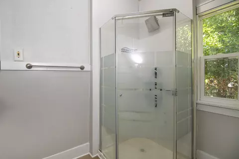 Bath - 1179 S 4th Ave, Kankakee, IL 60901 photo 2 of 2