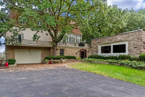 7830 N Pillow Hill Rd, Spring Grove, IL 60081