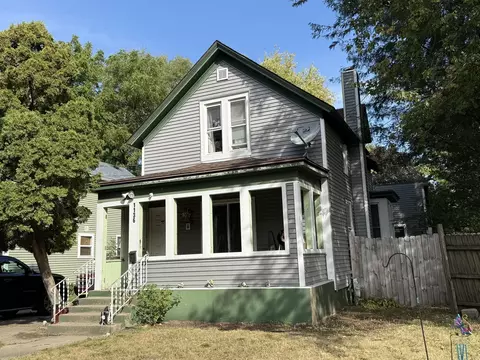 1136 Jackson St, Rockford, IL 61107