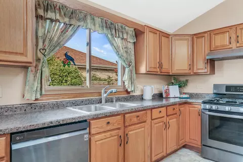 8528 Lorel Ave, Burbank, IL 60459 photo 13