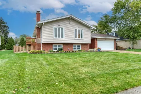 8 S141 Grant St, Darien, IL 60561