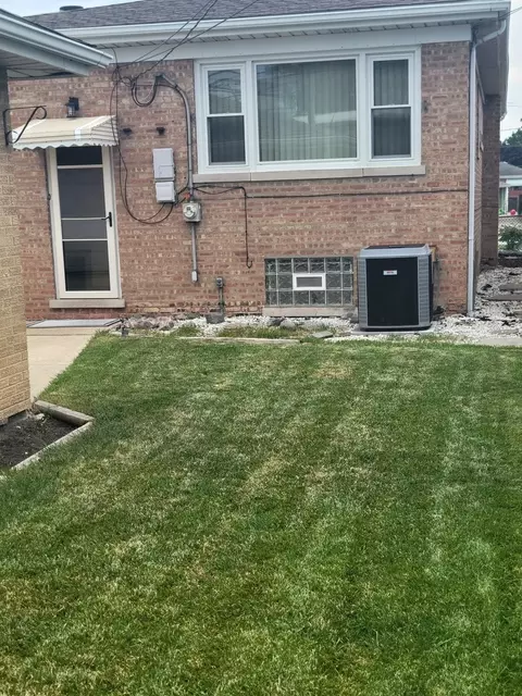 Exterior - 8554 S Keating Ave, Chicago, IL 60652 photo 1 of 1