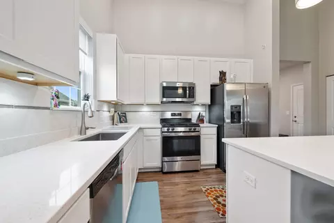 Kitchen - 431 Mahogany Dr, Algonquin, IL 60102 photo 2 of 2