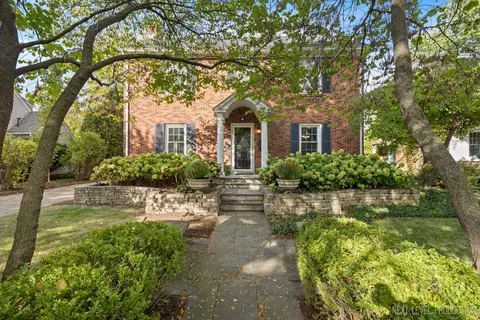 1205 S 4th St, Saint Charles, IL 60174