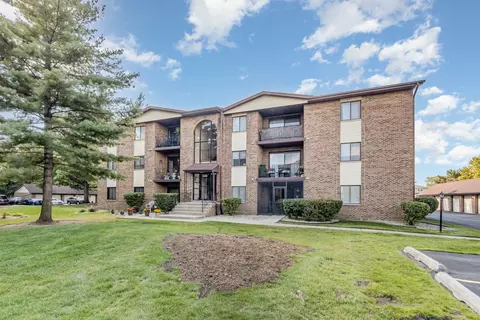 13426 W Circle Dr #302, Crestwood, IL 60418