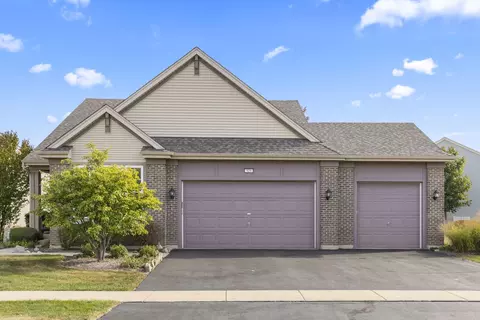 929 Fairmont Rd, Pingree Grove, IL 60140