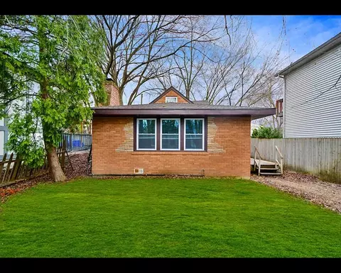 23519 N Field Rd, Lake Zurich, IL 60047