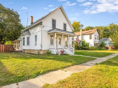 Exterior - 310 N 5th St, Capron, IL 61012 photo 2 of 7