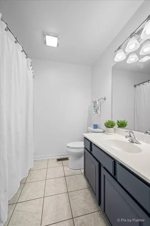 Bath - 1306 Dancing Bear Ln, Elgin, IL 60120 photo 3 of 4