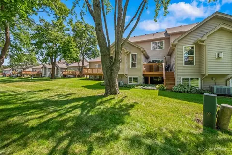 Exterior - 1306 Dancing Bear Ln, Elgin, IL 60120 photo 4 of 6