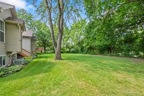 Exterior - 1306 Dancing Bear Ln, Elgin, IL 60120 photo 5 of 6