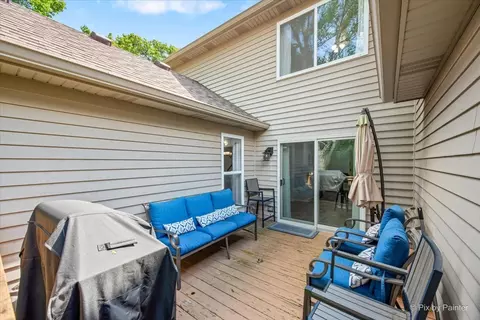 Exterior - 1306 Dancing Bear Ln, Elgin, IL 60120 photo 2 of 6