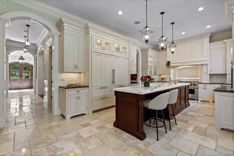 Kitchen - 121 Hogarth Ln, Glencoe, IL 60022 photo 3 of 7