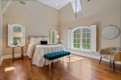 Bedroom - 121 Hogarth Ln, Glencoe, IL 60022 photo 5 of 8